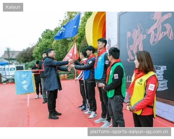 羽球男双打到抽筋，两人躺在场上哭笑不得：一场关于拼搏与坚持的精彩逆袭